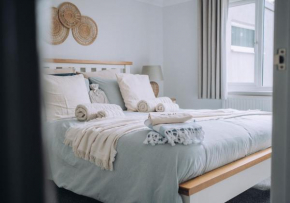 Joannes Retreat, Dog Friendly Property in Weymouth with Free Parking